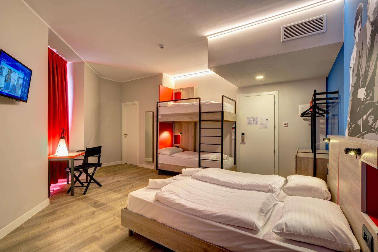 Posto Letto in Dormitorio Misto con 4 Letti